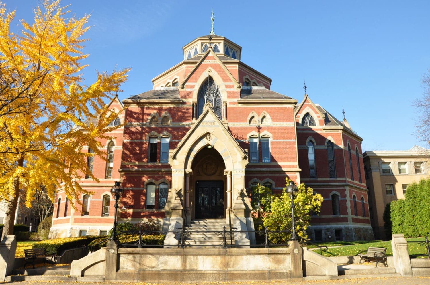 Brown University graduate employees sign landmark union agreement with administration