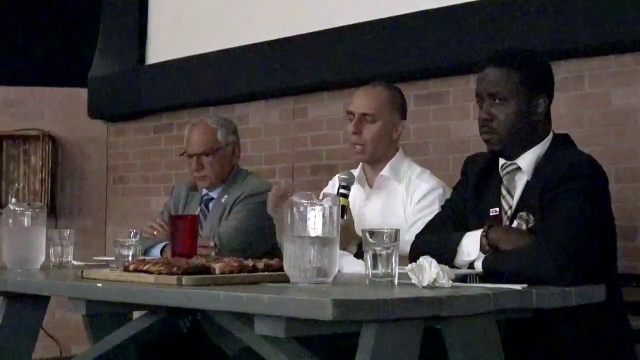 2018-08-23 Pizza and Politics - Providence Mayoral Forum 09