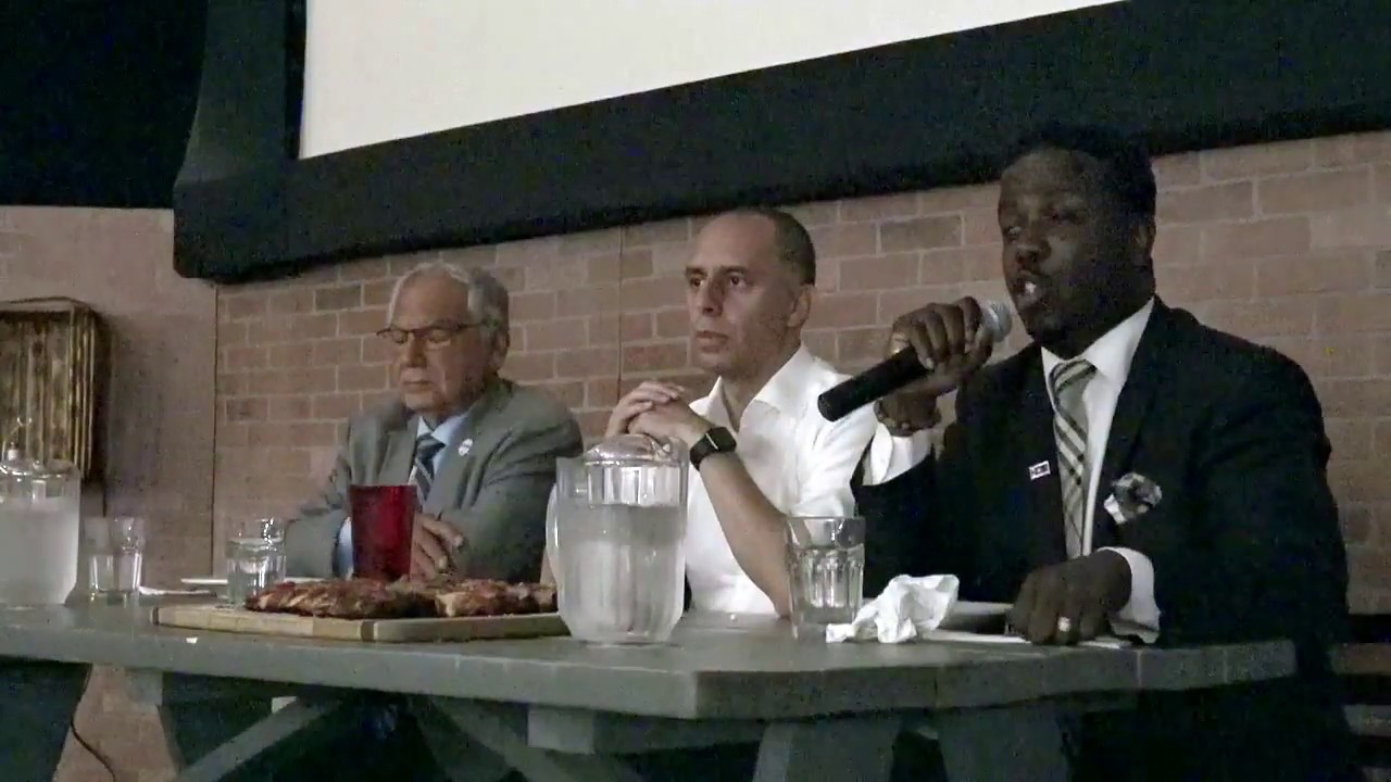 2018-08-23 Pizza and Politics - Providence Mayoral Forum 06