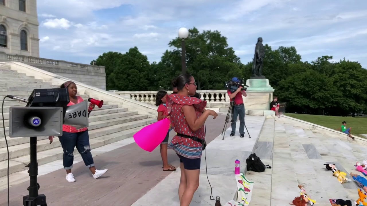 2018-06-20 Flood the State House EndFamilySeparation 09