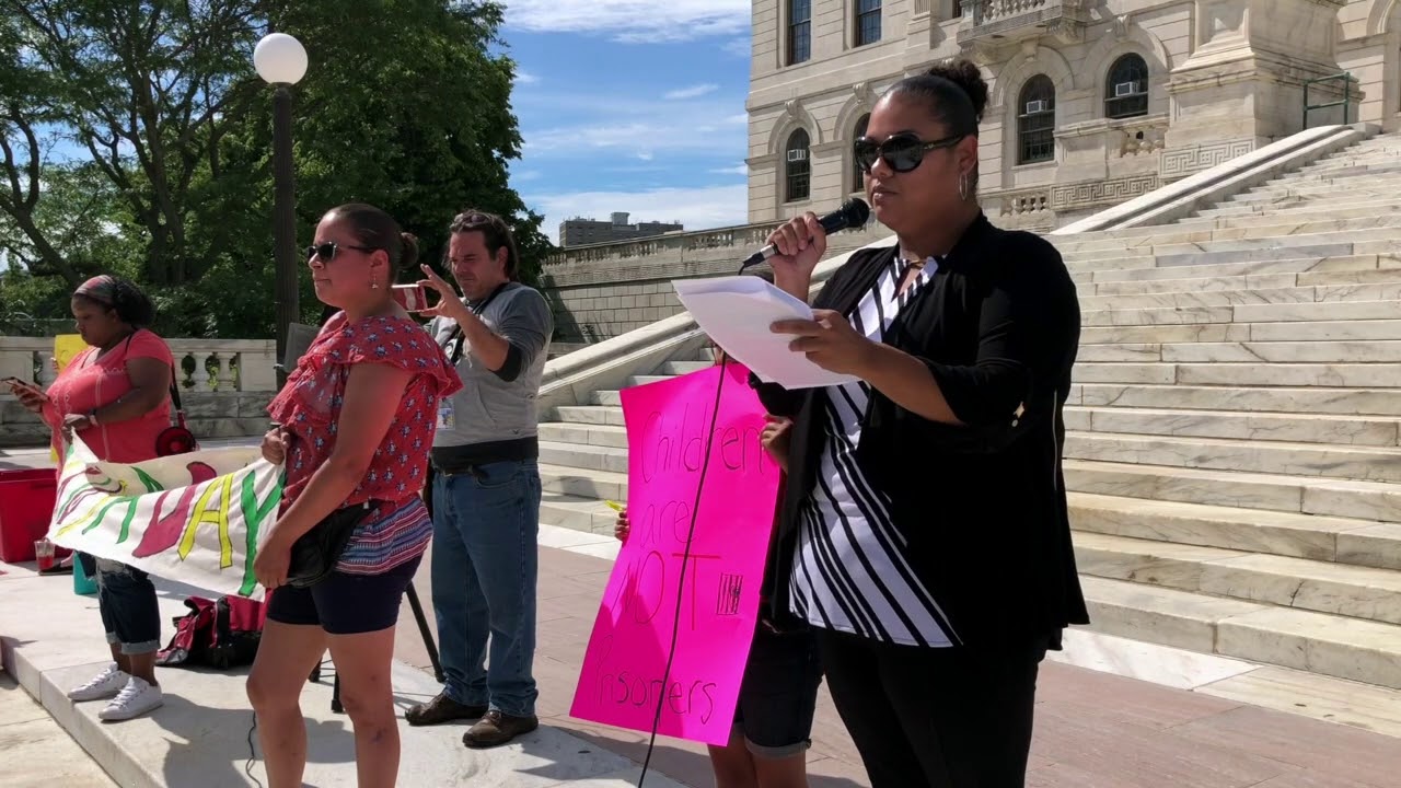 2018-06-20 Flood the State House EndFamilySeparation 06
