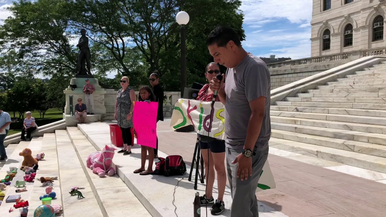 2018-06-20 Flood the State House EndFamilySeparation 04