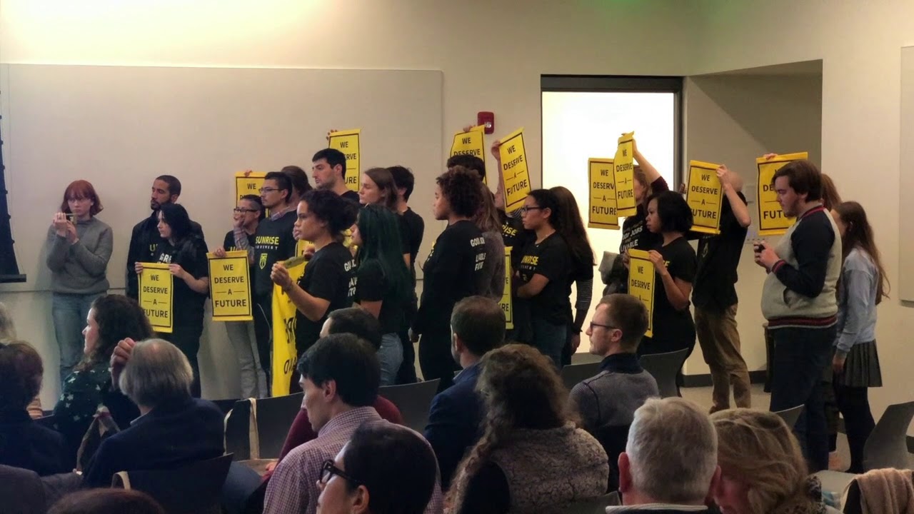 2/ Sunrise Movement disrupts a Boston Globe panel on Rhode Island's future featuring Gina Raimondo