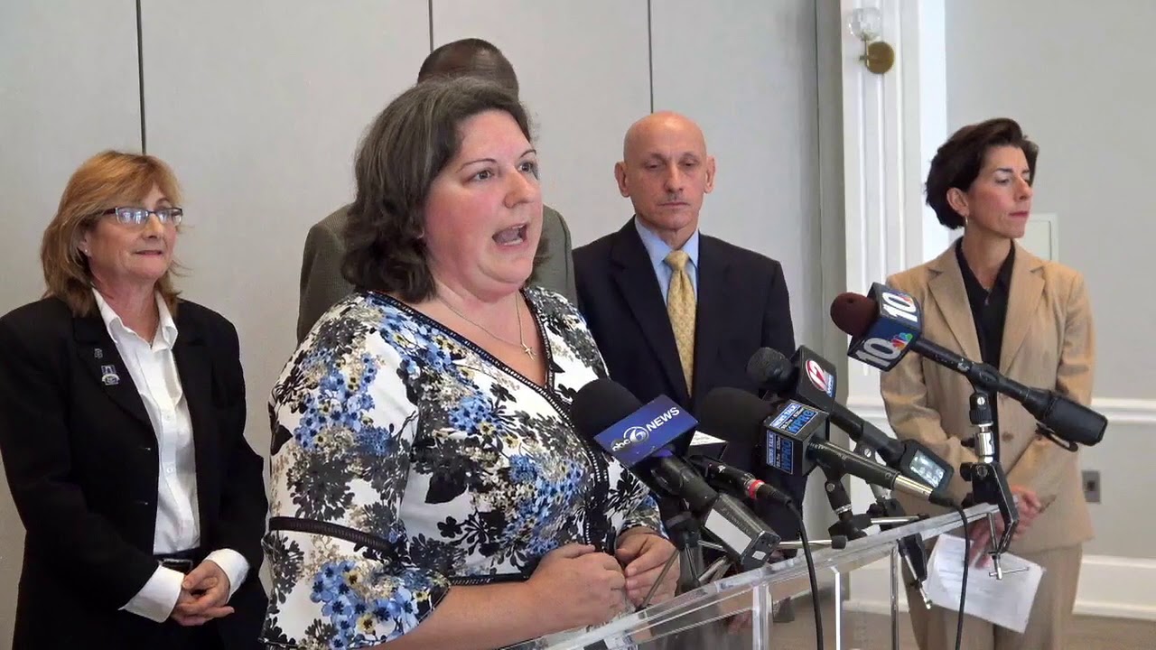 Full Press Conference - Governor Raimondo / Aquidneck Island Officials Regarding DPUC Report