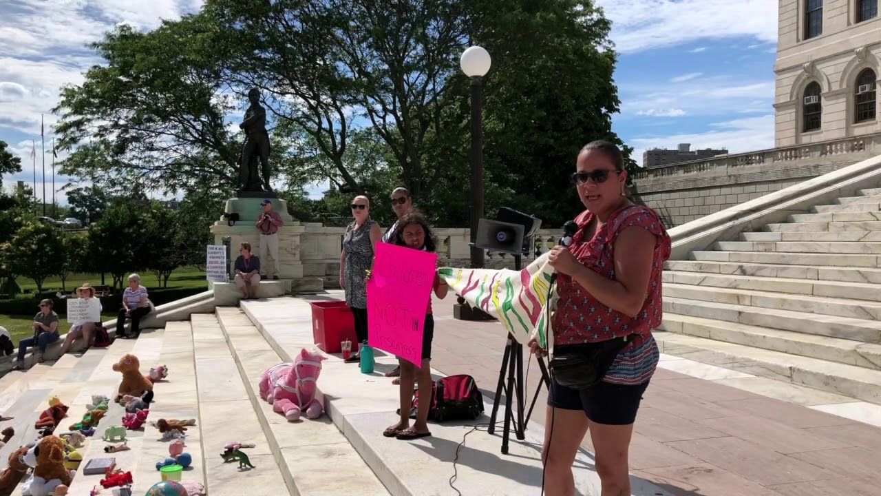 2018-06-20 Flood the State House EndFamilySeparation 05