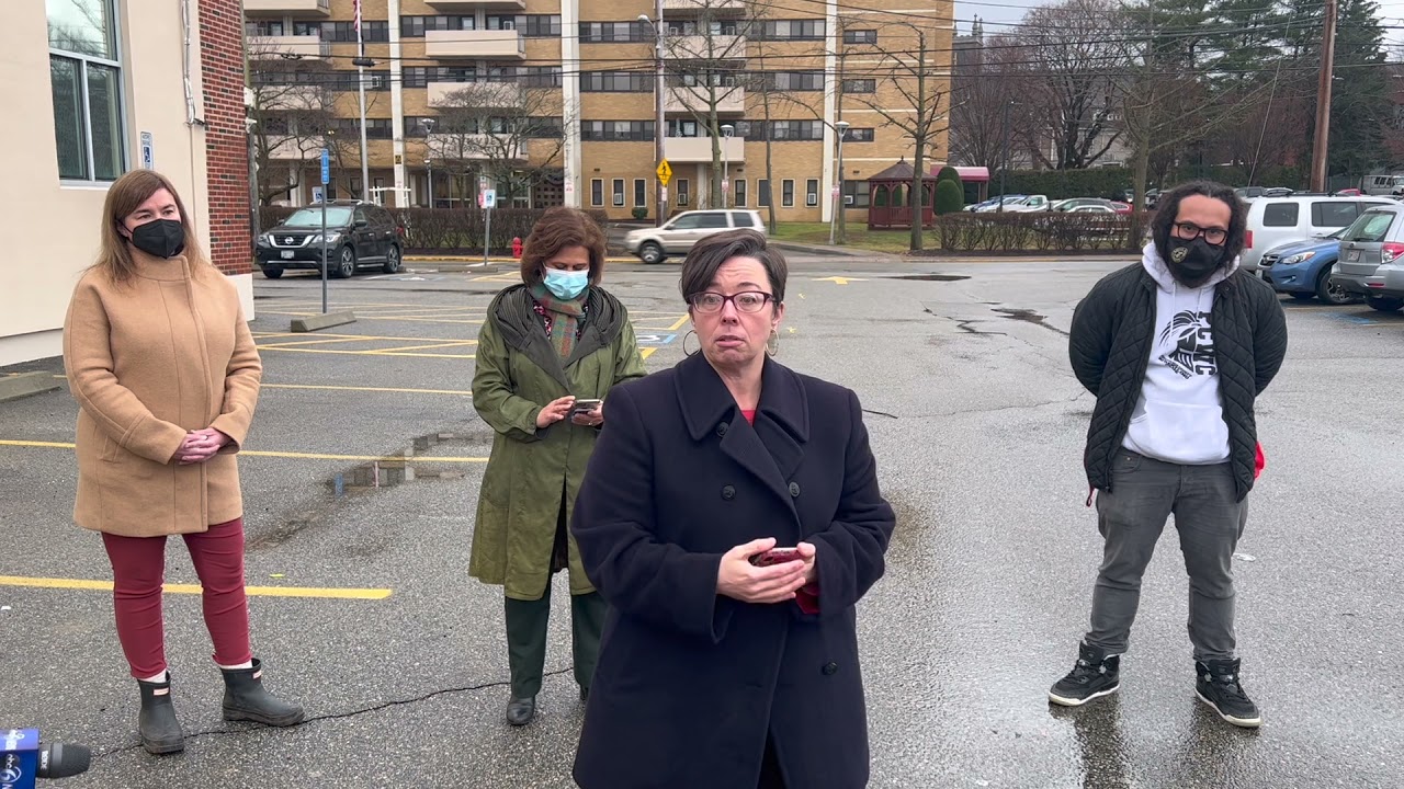 Senator Melissa Murray wants Woonsocket DHS to be open to those in need