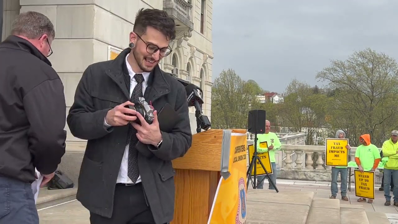 Carpenters oppose Wage Theft at State House Rally