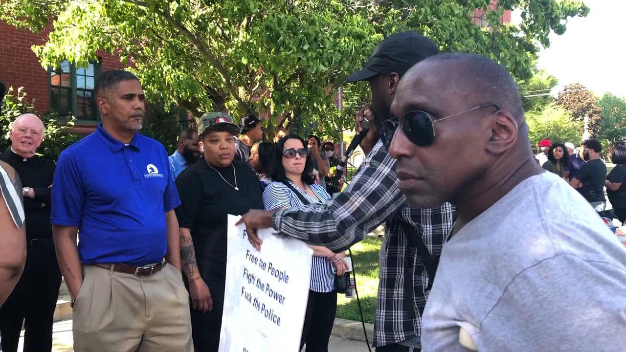 Community march on Nonviolience Inst 14