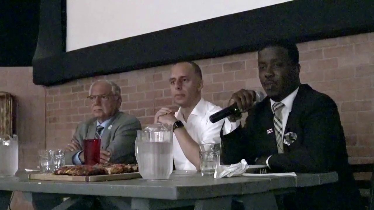 2018-08-23 Pizza and Politics - Providence Mayoral Forum 04