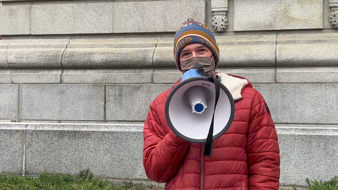 Peace Activists at Reed and Whitehouse 04