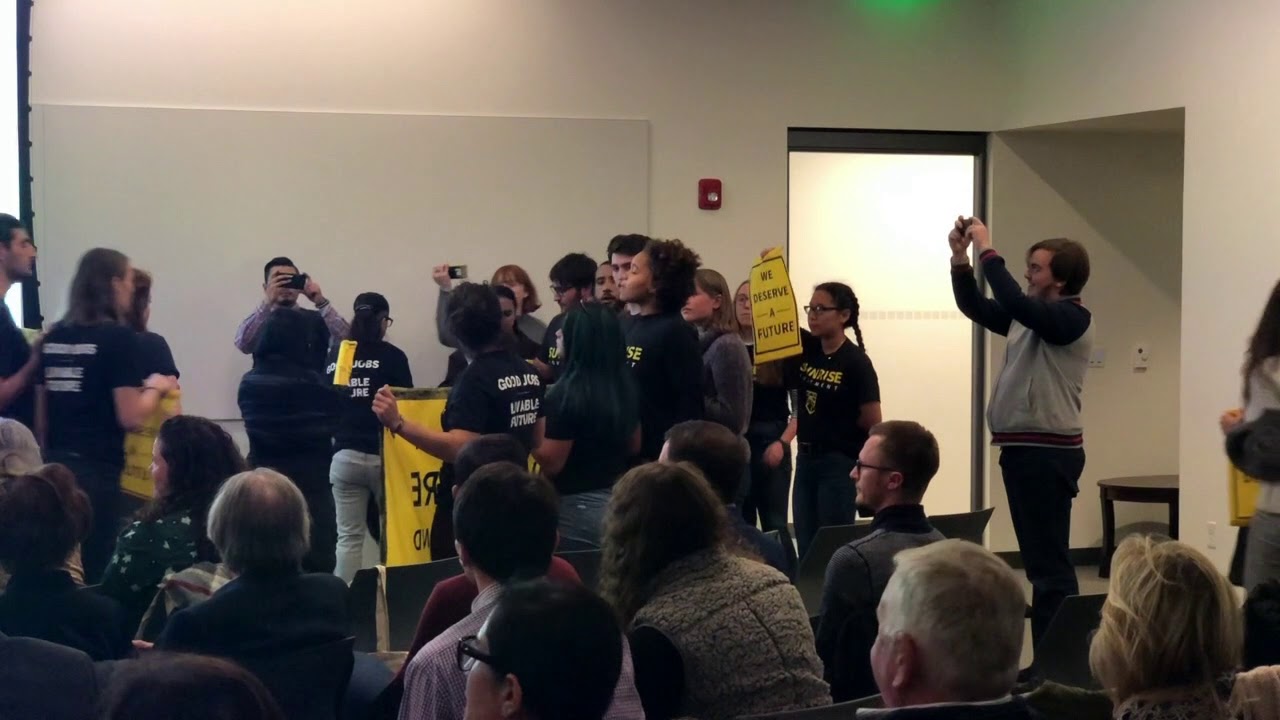 4/ Sunrise Movement disrupts a Boston Globe panel on Rhode Island's future featuring Gina Raimondo