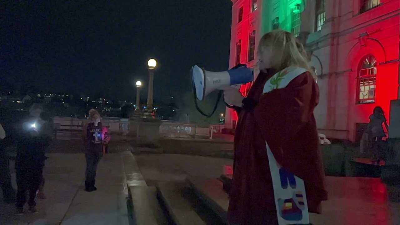 Christmas Tree Lighting 02  Mendes Protest - Rev Donnie Anderson