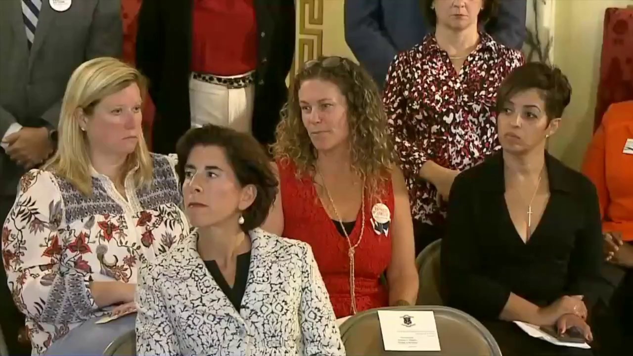 2017-10-30 DV Gun Bill Signing 05