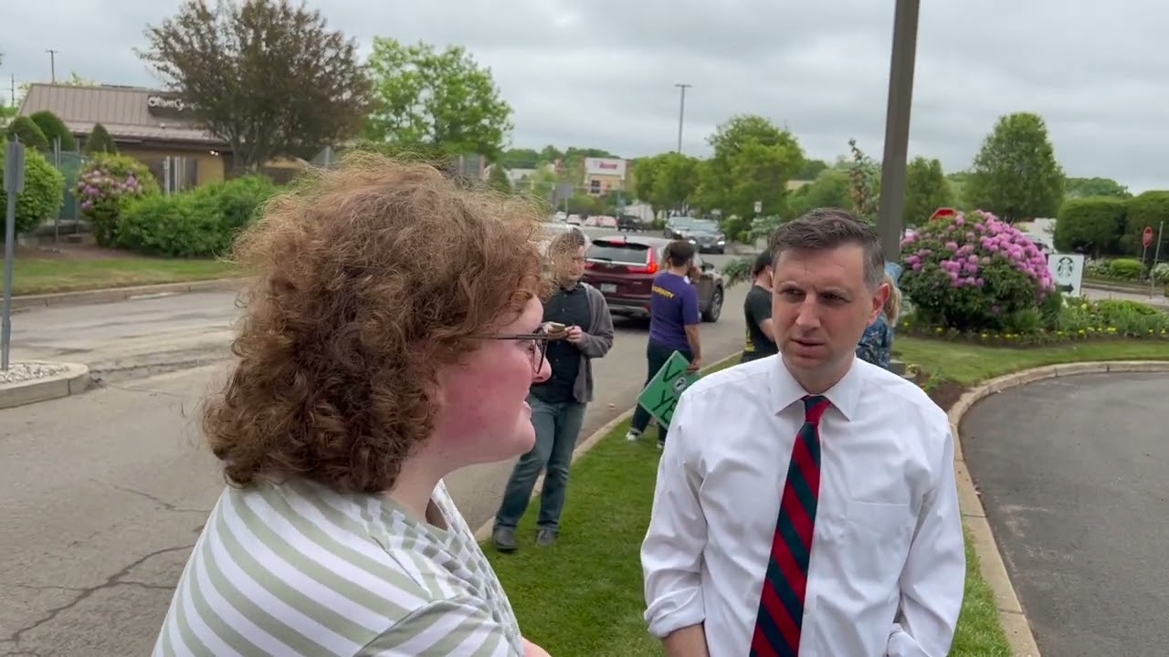 Starbucks Unionization in Rhode Island 03