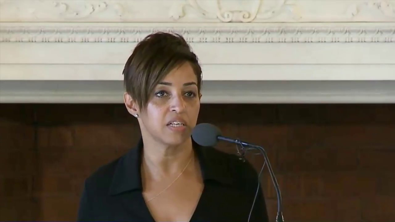 2017-10-30 DV Gun Bill Signing 01