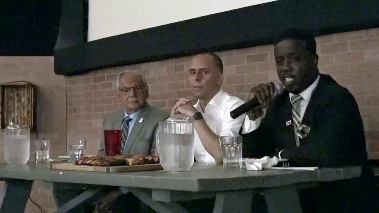 2018-08-23 Pizza and Politics - Providence Mayoral Forum 05
