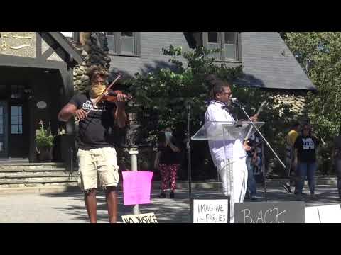 The rally for Black lives gets loud in Barrington 05 Christopher Johnson and Big Lux