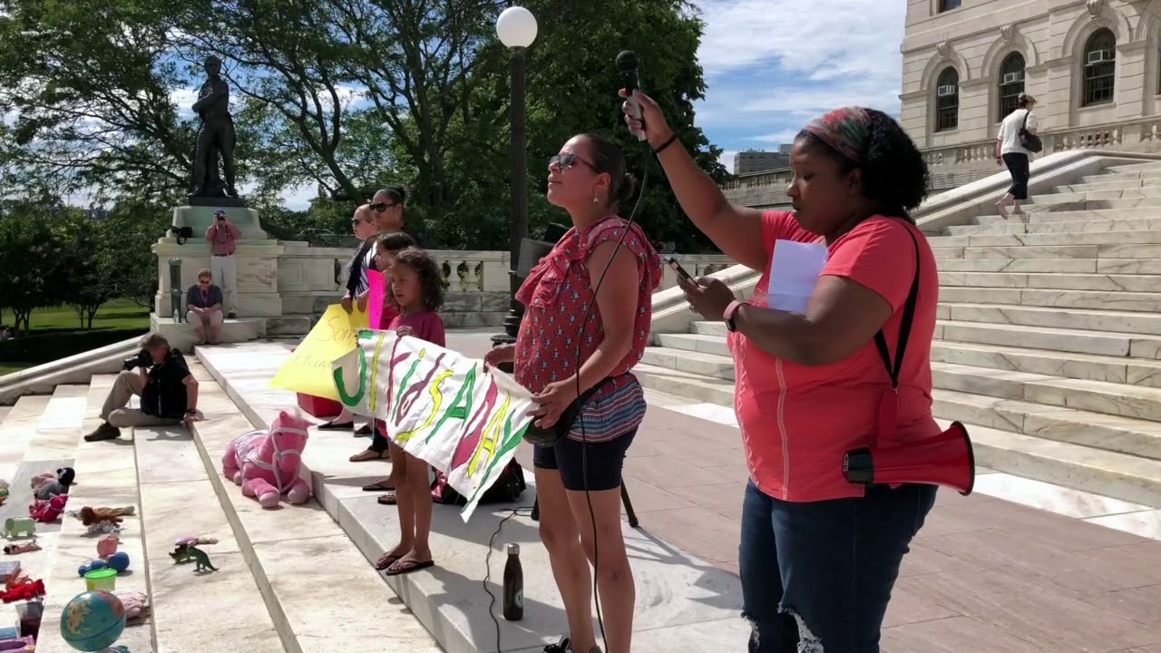 2018-06-20 Flood the State House EndFamilySeparation 03