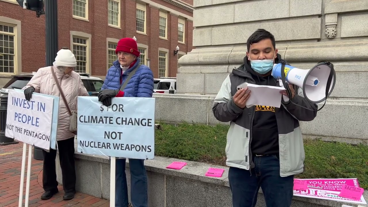 Peace Activists at Reed and Whitehouse 03