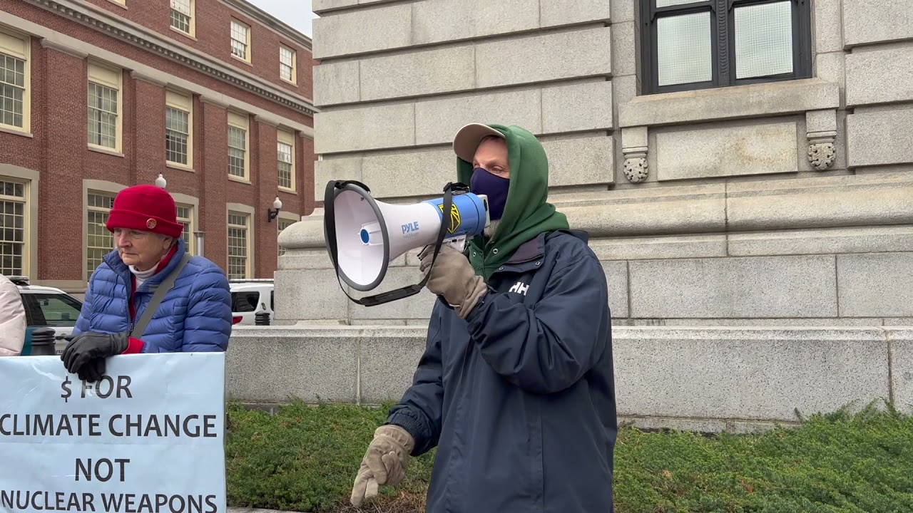Peace Activists at Reed and Whitehouse 05