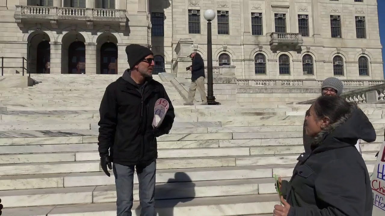 2019-02-16 anti-Trump Rally 01