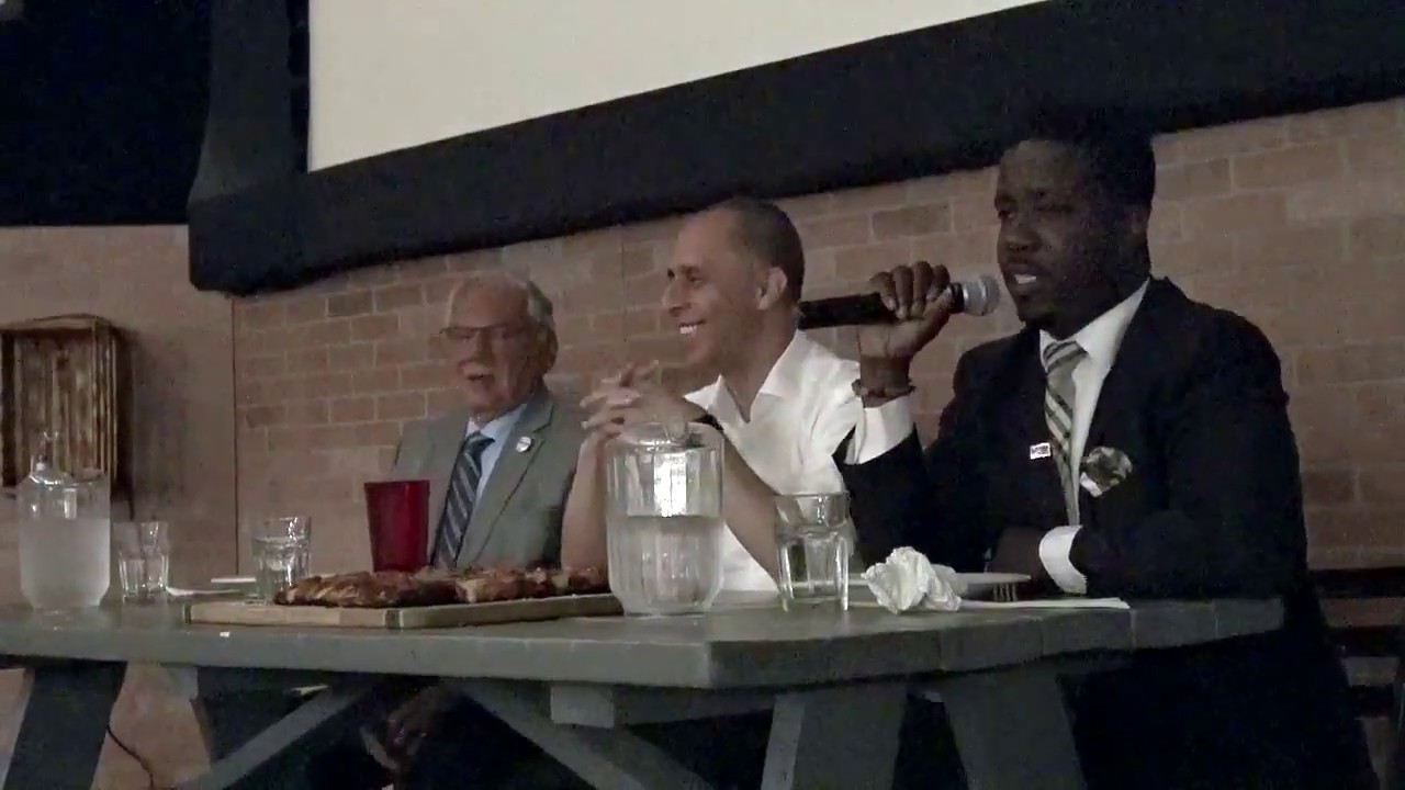 2018-08-23 Pizza and Politics - Providence Mayoral Forum 10