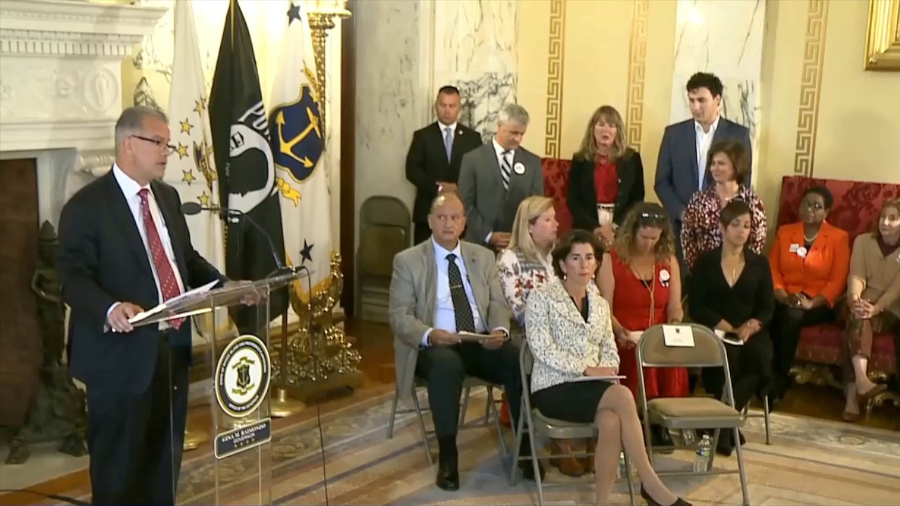 2017-10-30 DV Gun Bill Signing 03