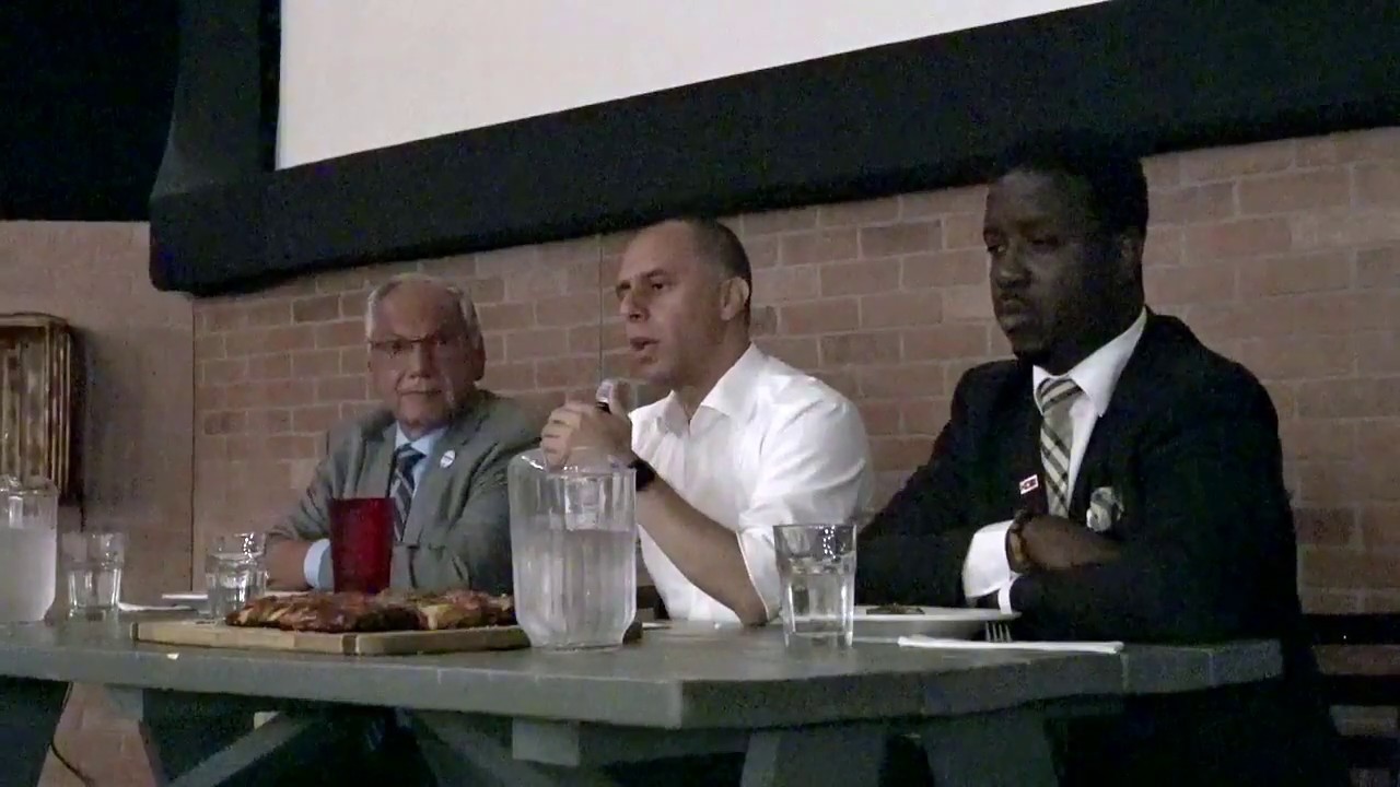 2018-08-23 Pizza and Politics - Providence Mayoral Forum 07