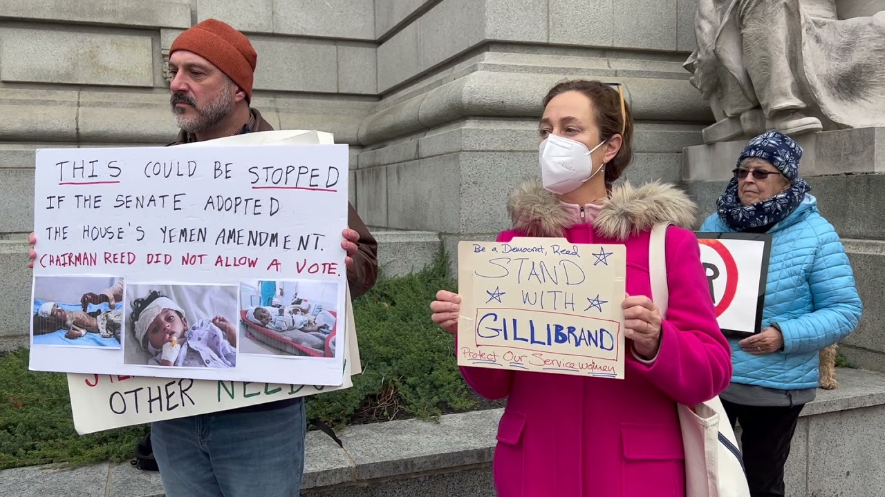 Peace Activists at Reed and Whitehouse 02