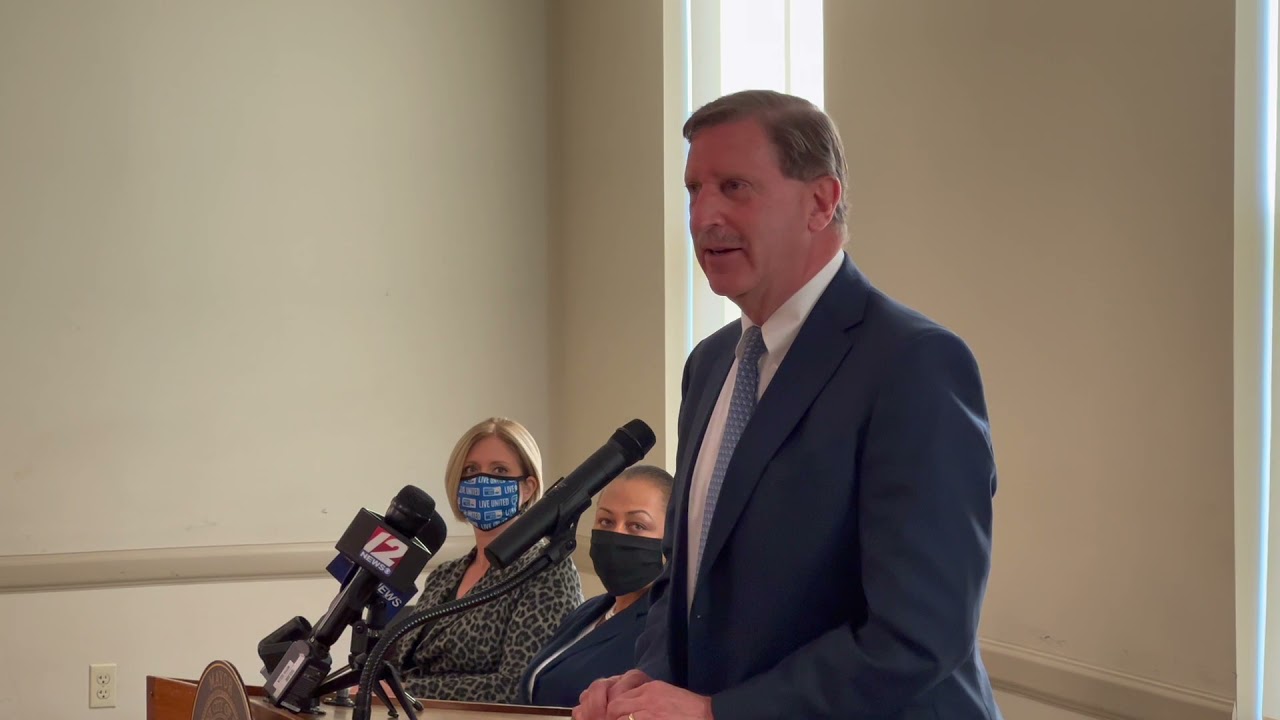 Guaranteed Basic Income 04  Neil Steinberg from the Rhode Island Foundation