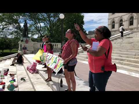 2018-06-20 Flood the State House EndFamilySeparation 03