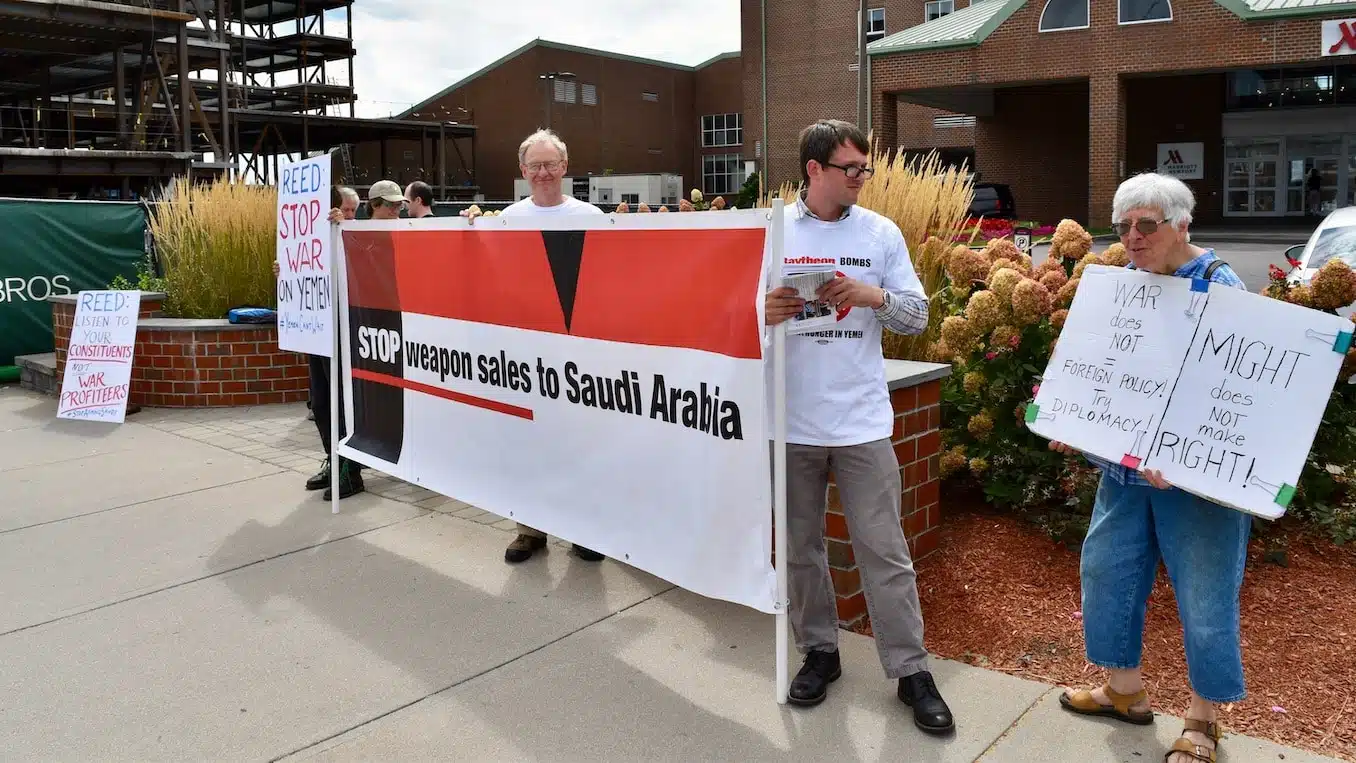 Rally at Newport Marriott demands Senator Reed act to end United States support for War in Yemen