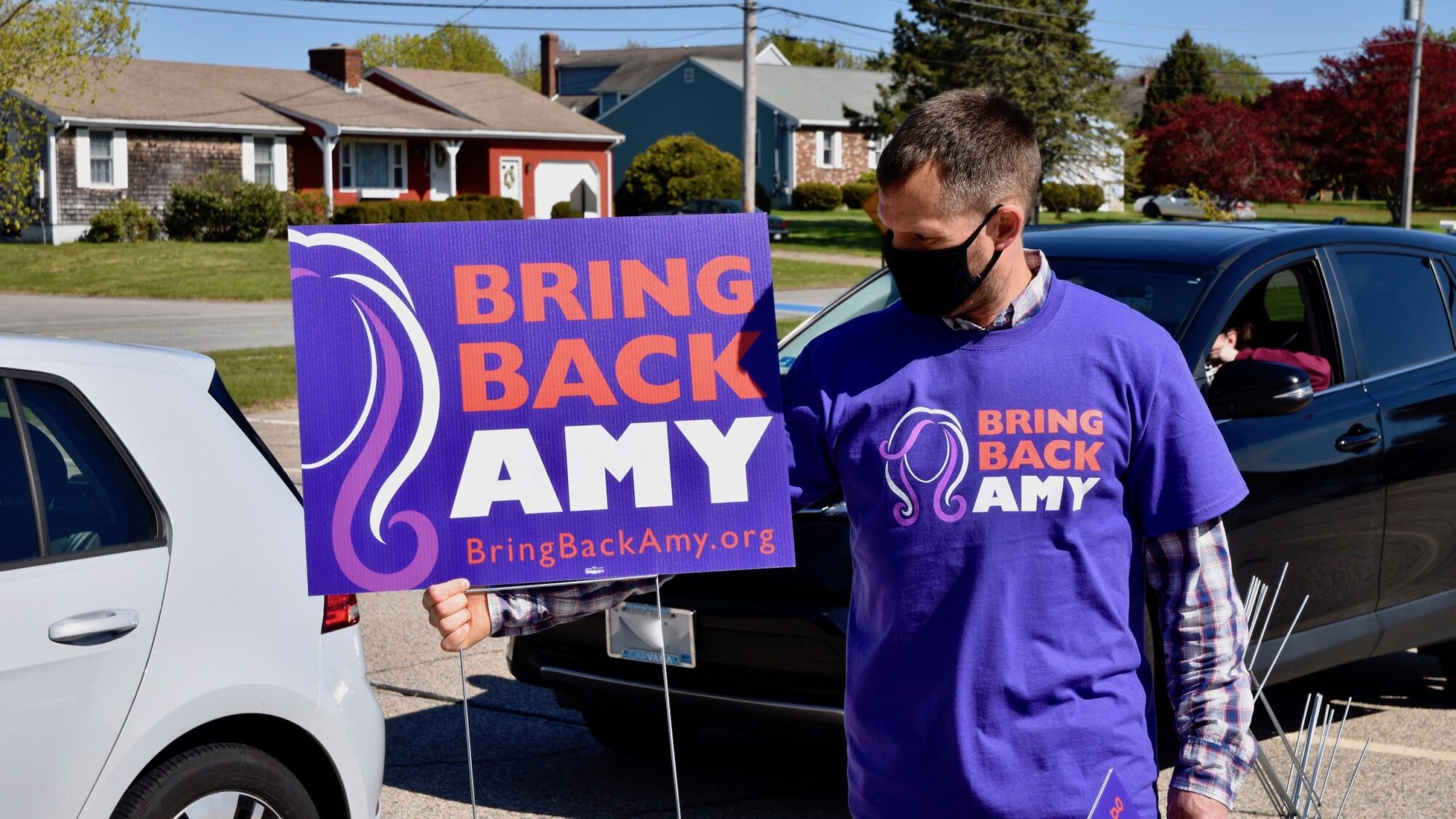 Rhode Island News: NEARI holds car rally, lauches website in defense of fired NEA Tiverton President