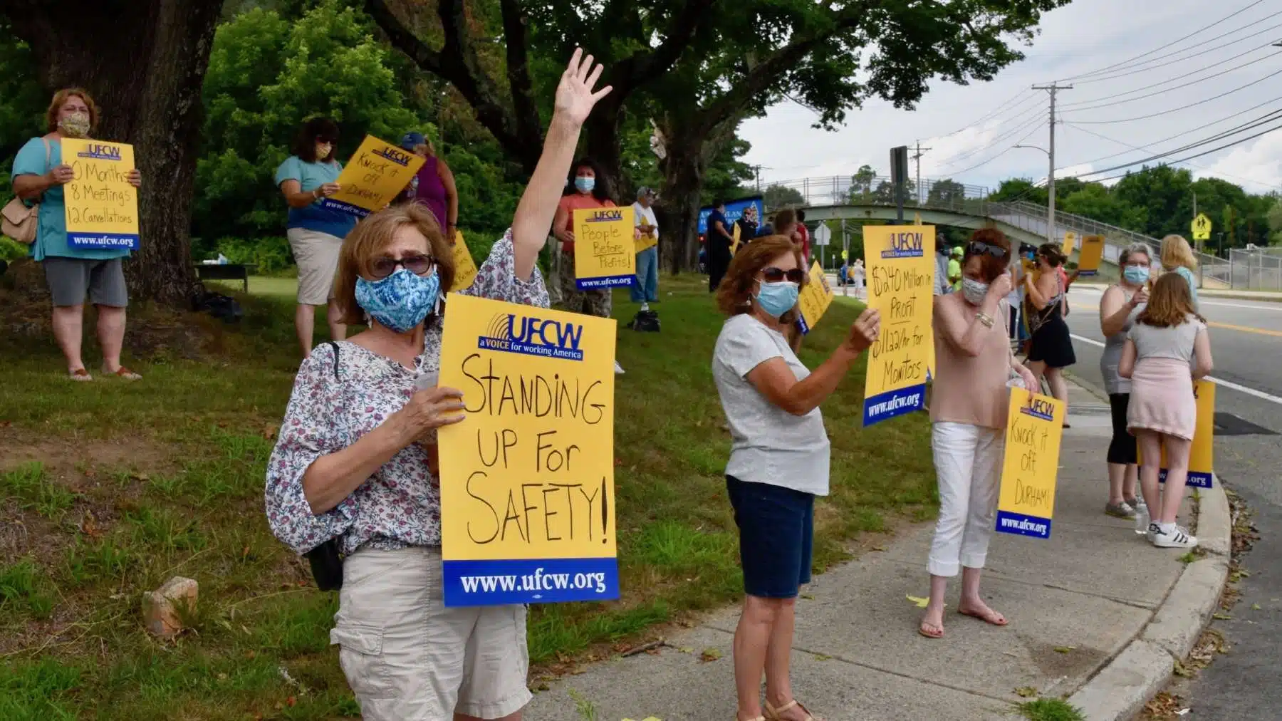 School bus drivers and monitors authorize work action against Durham
