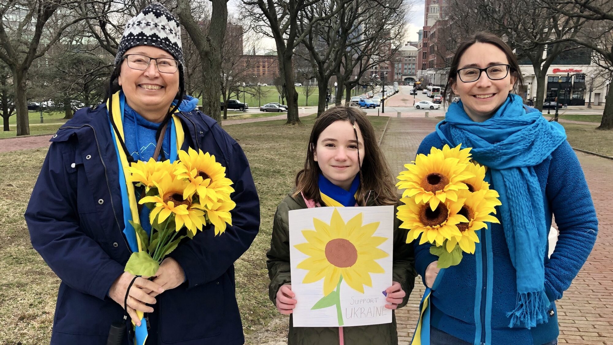 Rhode Island News: Rhode Island stands with Ukraine rally at the State House